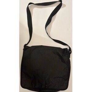 Black Nylon Messenger Travel Bag – Adjustable Strap, Spacious, Daily Use